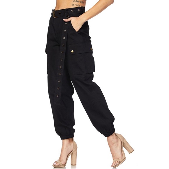 Forever 21 Pants - Forever 21 Hot & Delicious Belted Cargo Pants